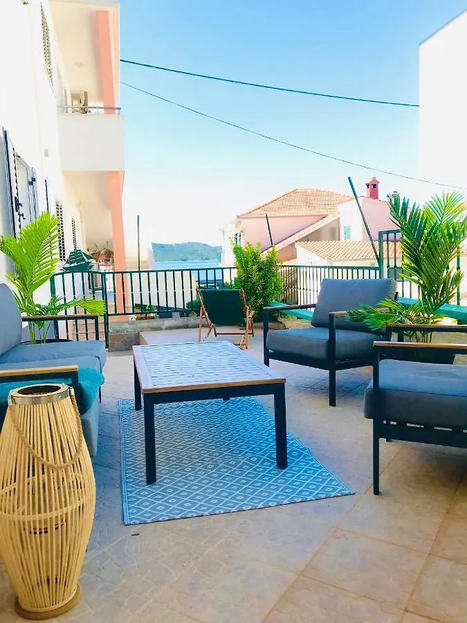 Apartmani-Okrug Gornji-Ciovo Trogir