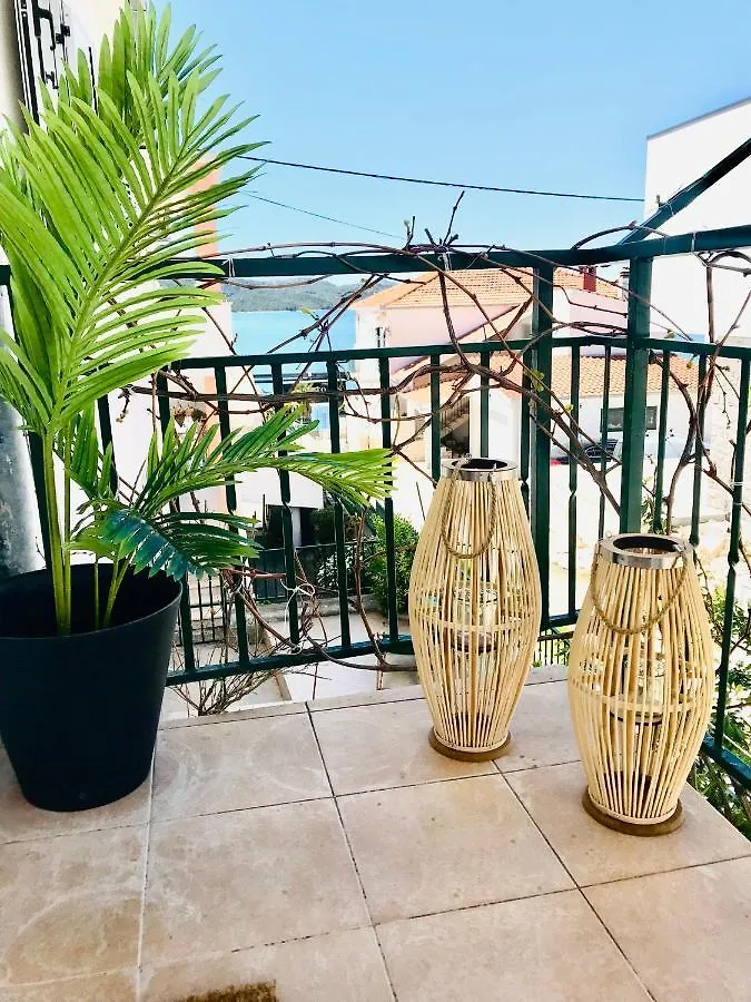 Apartmani-Okrug Gornji-Ciovo Trogir